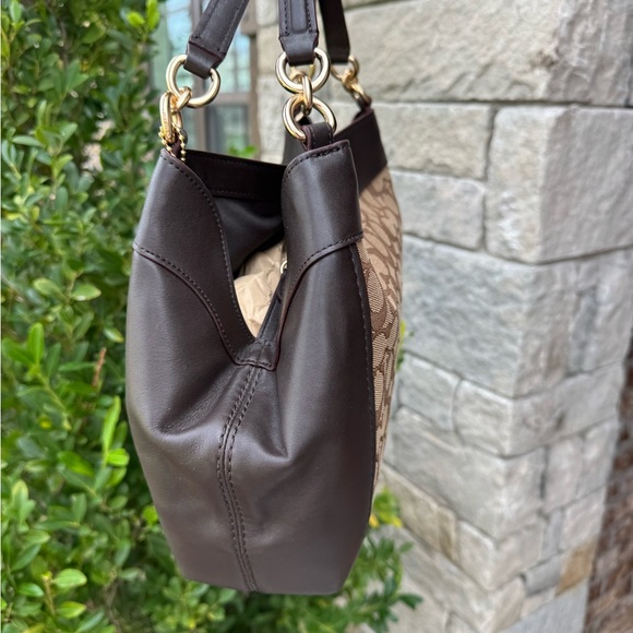 ❌SOLD❌✨Gently Used Ladies Coach Signature Brown and Tan Shoulder Bag✨ - Picture 9 of 16